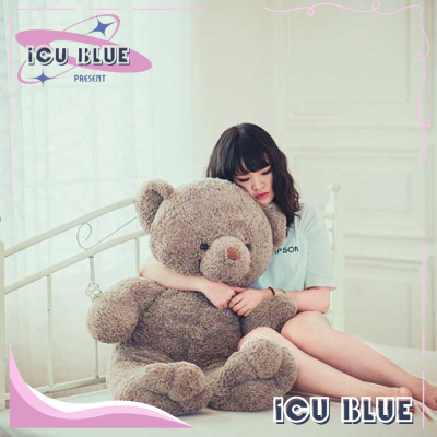 người lớn ôm gấu bông chữa lành